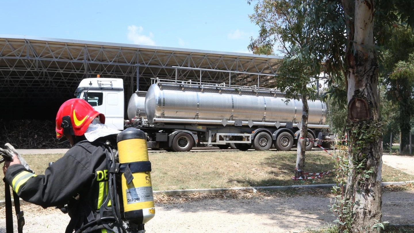 Aprilia, morti due operai che lavoravano su una cisterna in un impianto di compostaggio (Ansa)