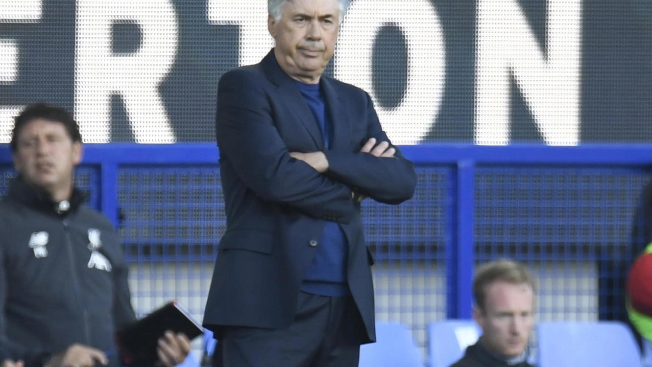 Carlo Ancelotti sulla panchina dell'Everton (Ansa)