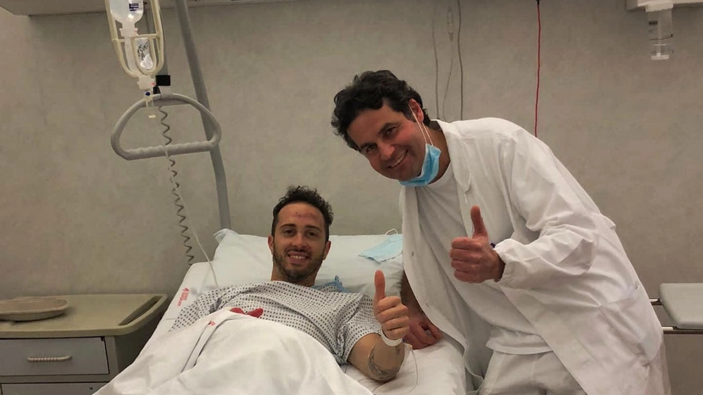 Andrea Dovizioso dopo l'operazione (foto Facebook di Dovizioso)