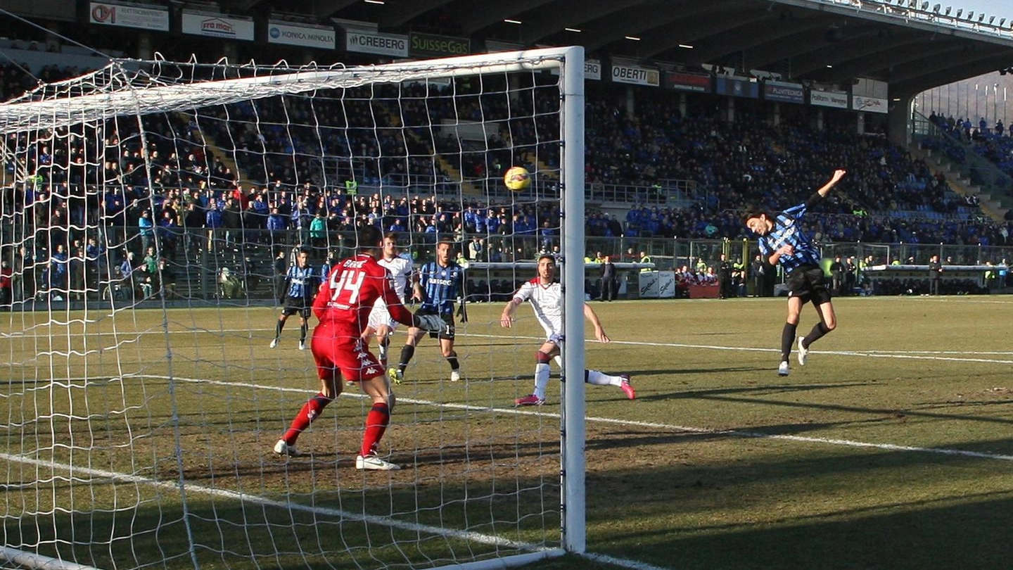 Giuseppe Biava sigla il gol dell'1-0