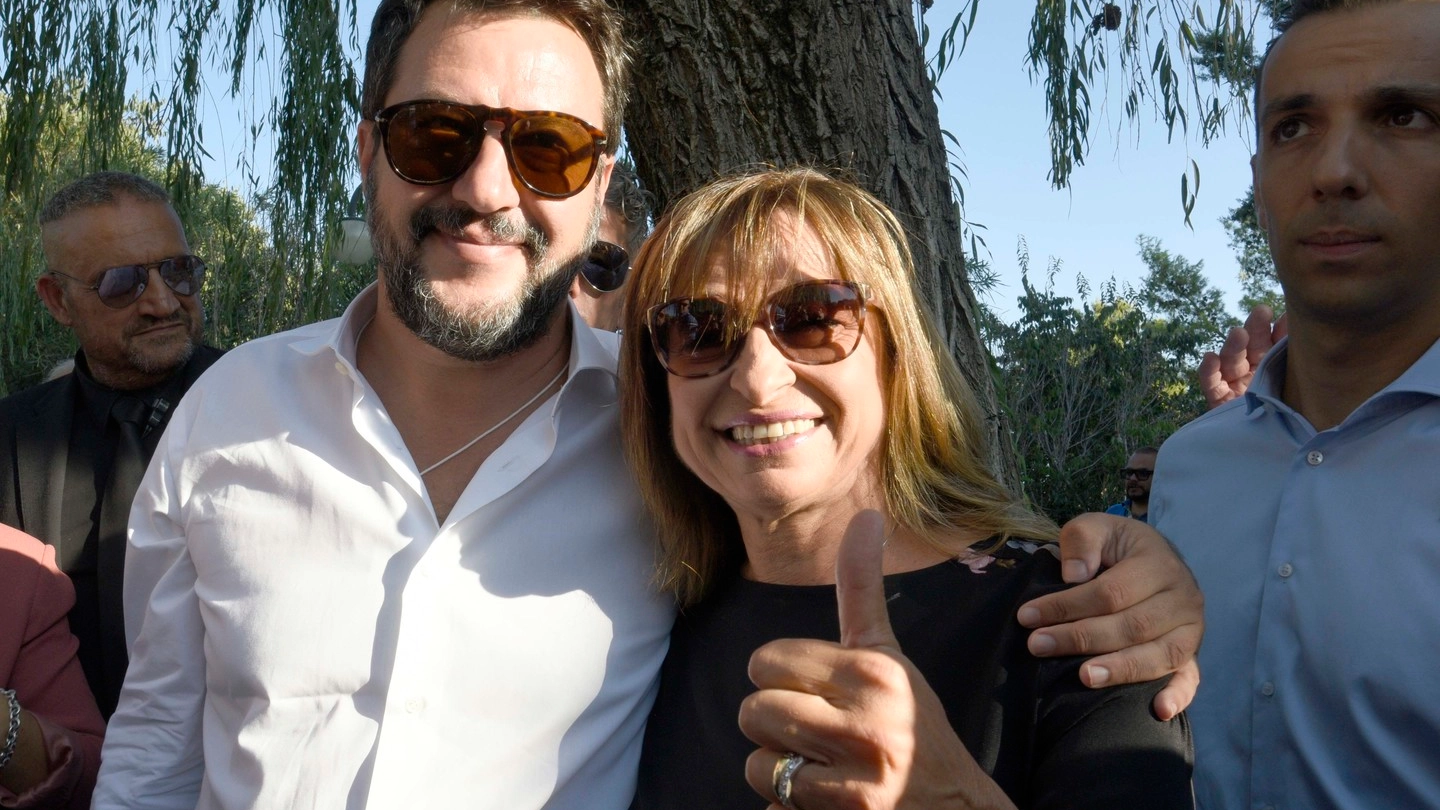 Matteo Salvini con la nuova presidente dell'Umbria, senatrice Donatella Tesei (LaPresse)