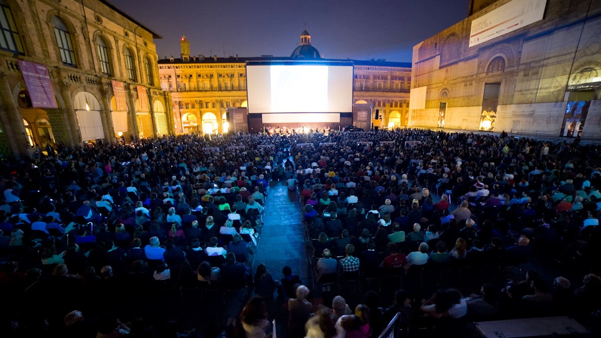 Cinema in piazza a Bologna (Dire)