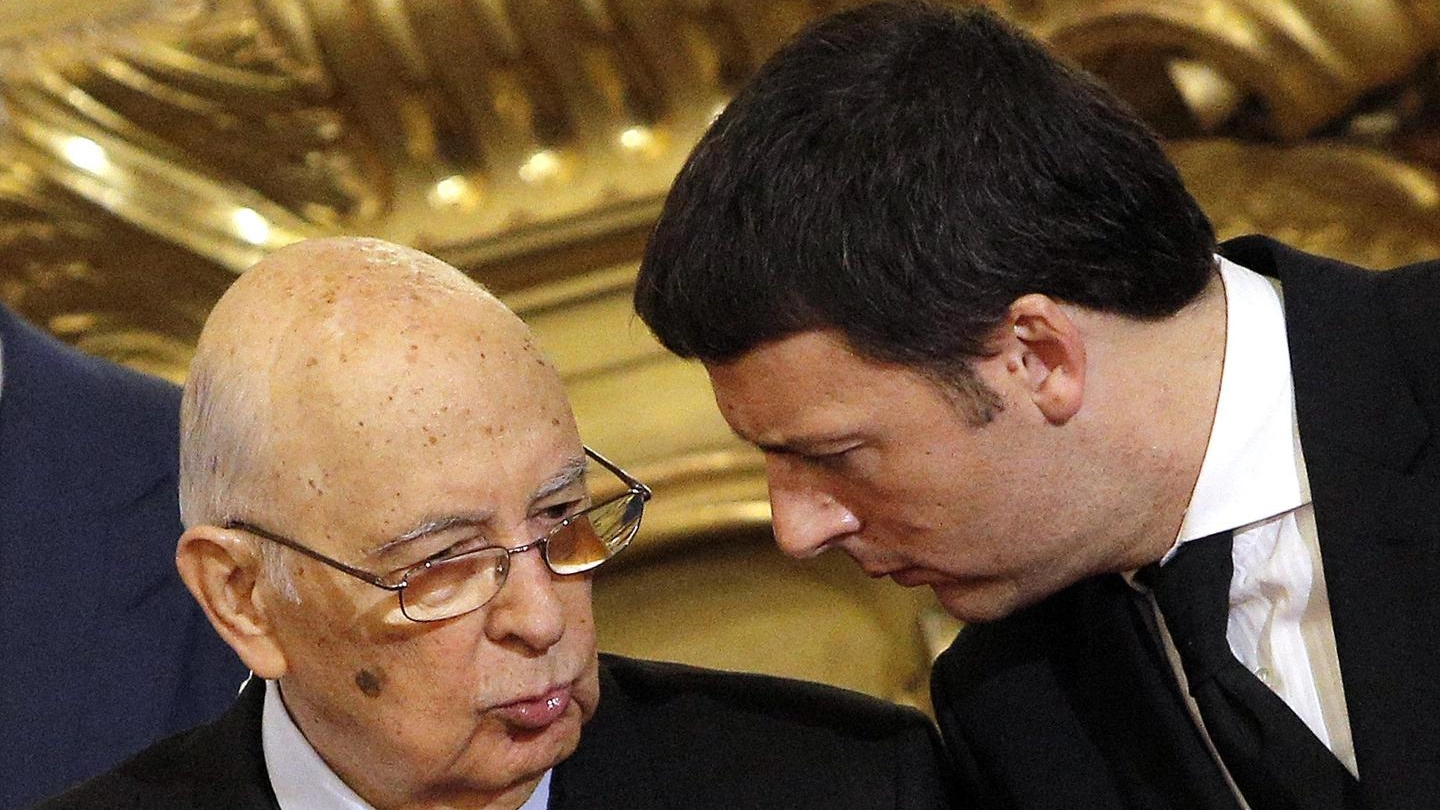 Giorgio Napolitano e Matteo Renzi (Ansa)