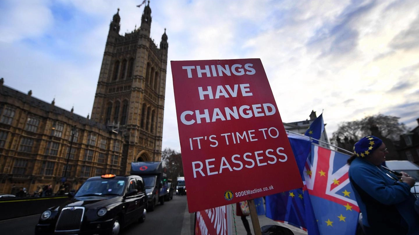 Brexit, proteste davanti al Parlamento inglese (Ansa Epa)