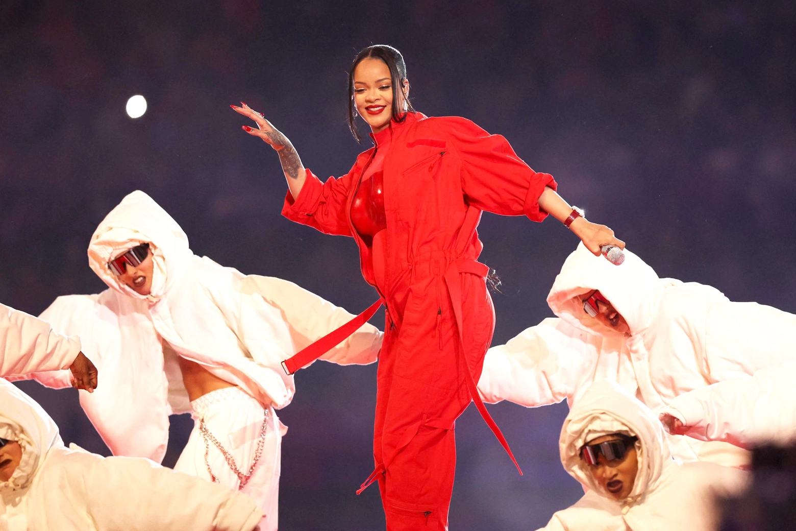 Rihanna sul palco del Super Bowl (Ansa)