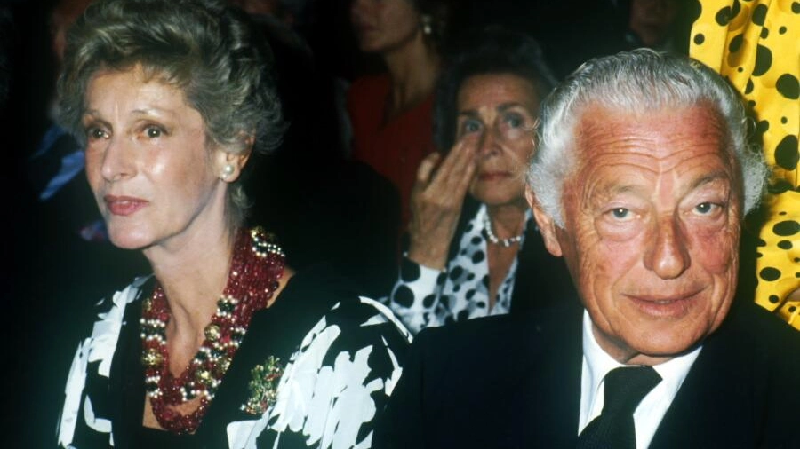 Marella e Gianni Agnelli in un'immagine d'archivio 