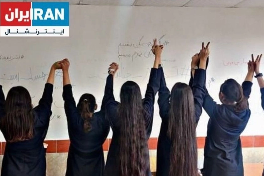 Protesta di alcune studentesse iraniane