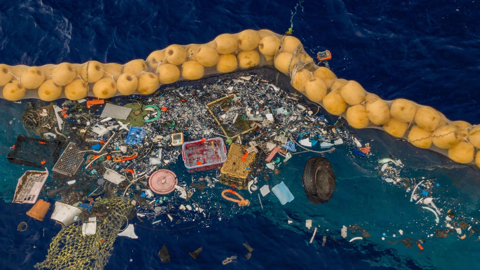 Tornano i 26 pescherecci ‘spazzini’ di Fiumicino per ripulire il mare
