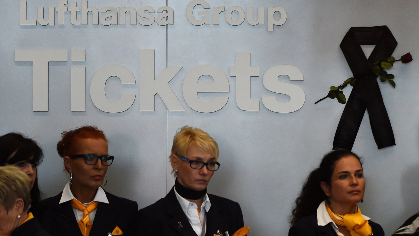 Impiegati Lufthansa in lutto per la tragedia della Germanwings (AFP)