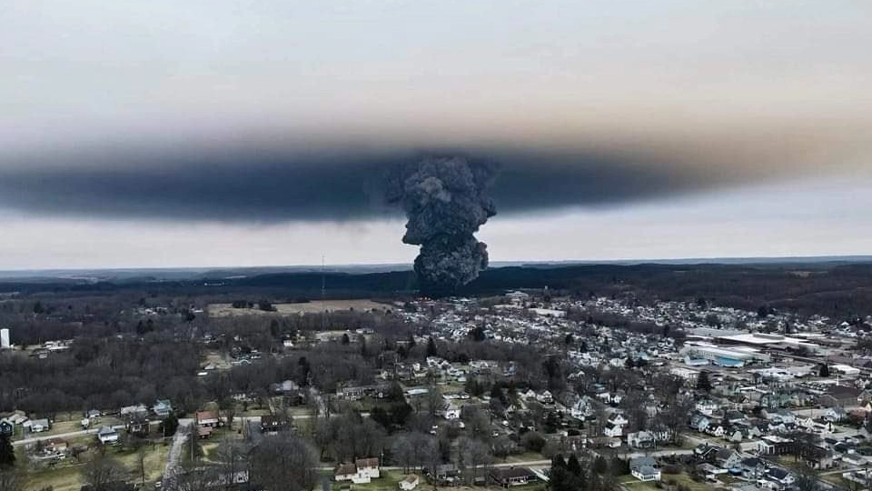 Ohio: nube nera dopo l'incidente ferroviario a East Palestine