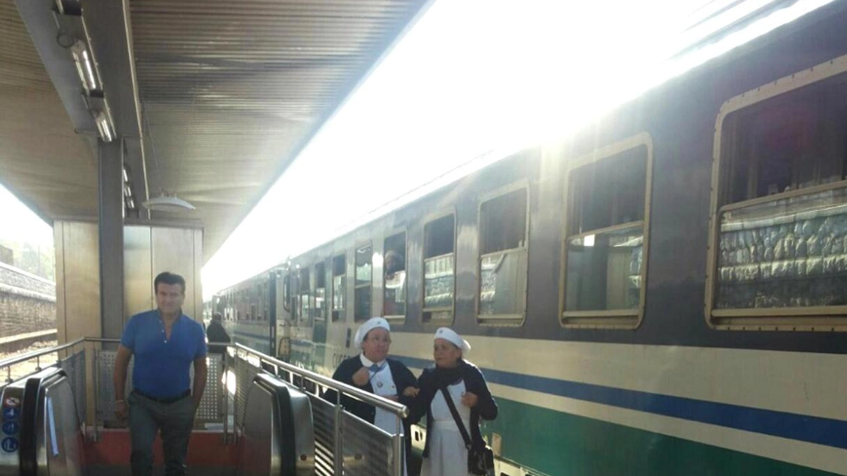 I treni dell'Unitalsi di ritorno da Lourdes (Ansa)