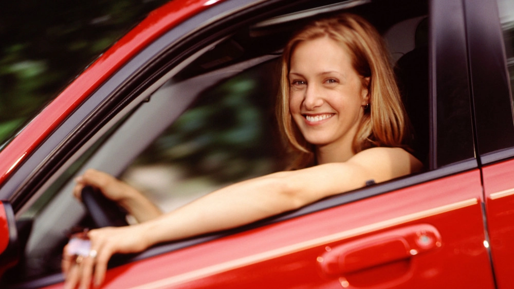I criteri delle donne nella scelta dell'auto (foto Olycom)