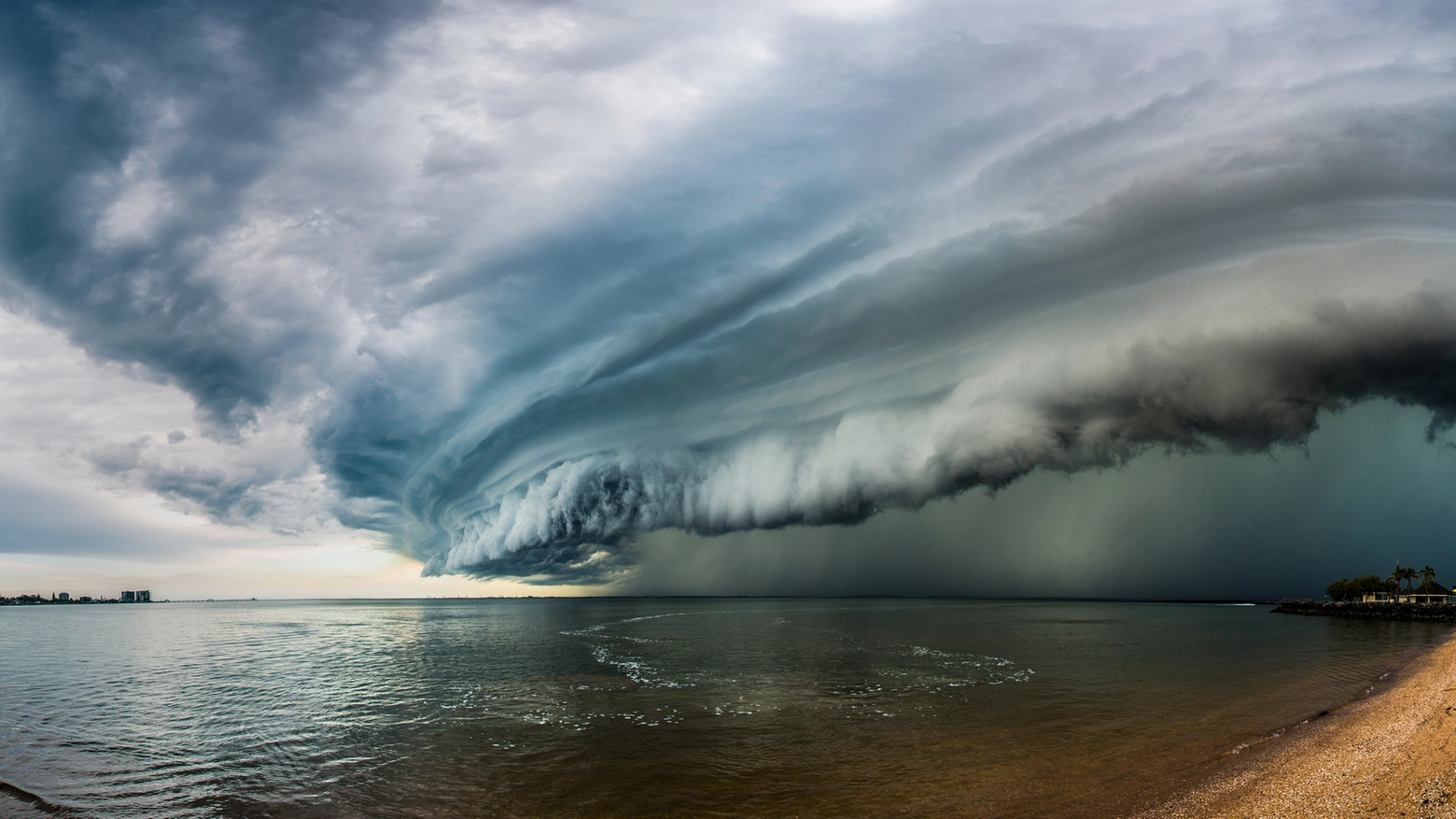 Previsioni del tempo, sarà un'ondata di temporali violenti (foto iStock))