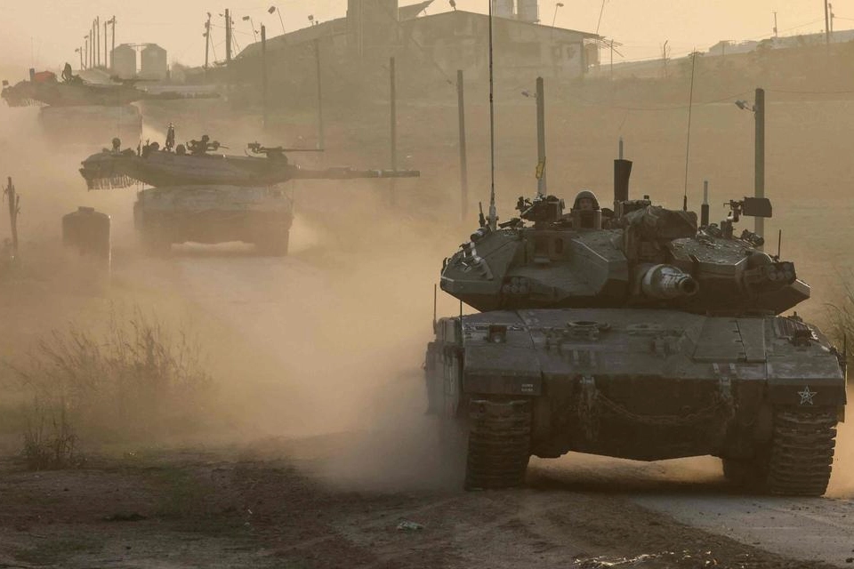 Tank israeliani a Gaza Sud: nuova offensiva di terra