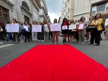 Femminicidi, a Napoli flash mob per Giulia, Pierpaola e le altre