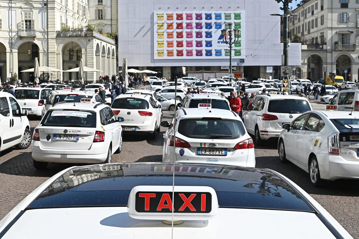 Lo sciopero dei taxi in Italia è previsto per il 5 e 6 luglio (Ansa)
