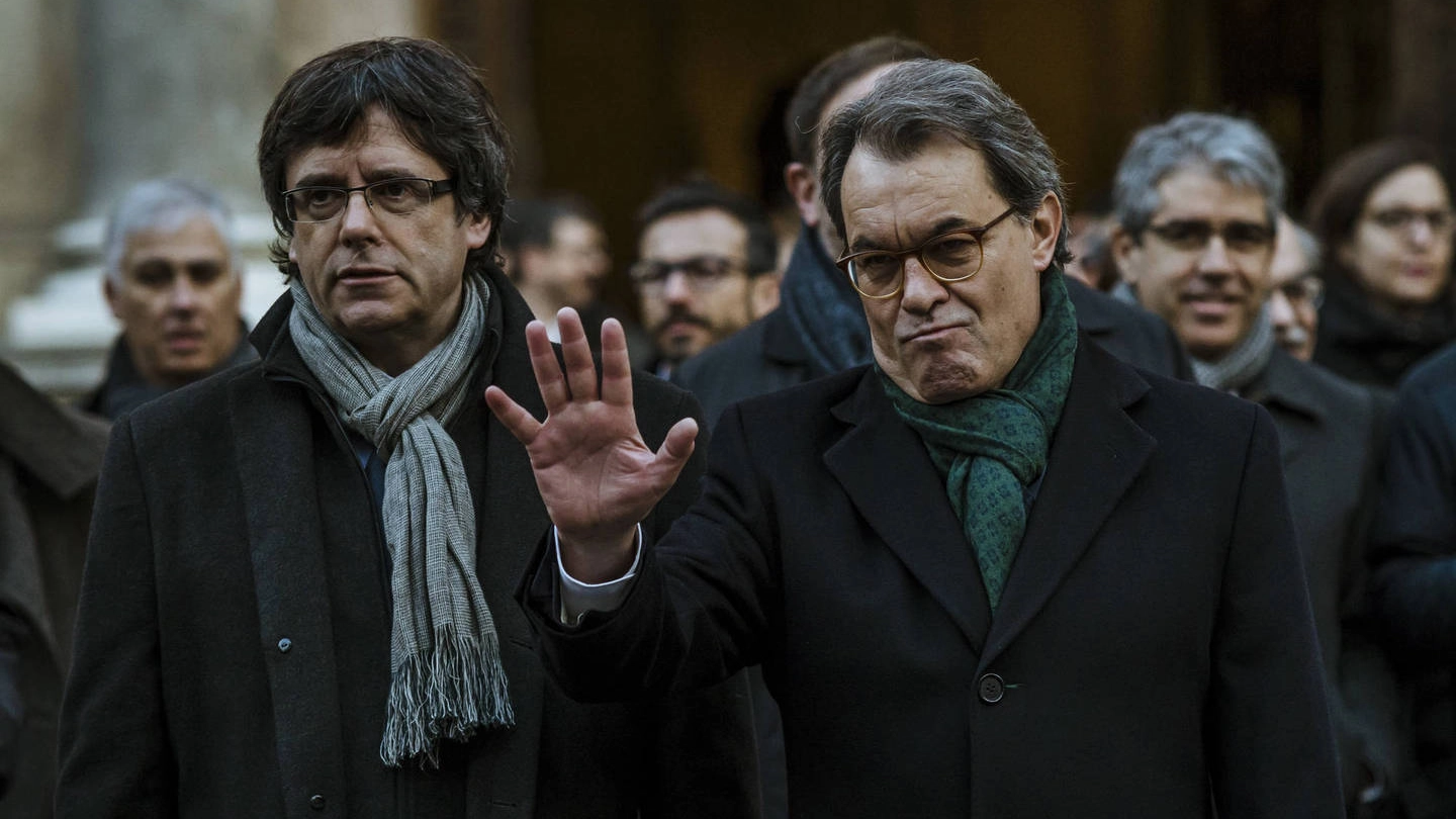 Catalogna, il presidente Carles Puidemont e l'ex presidente Artur Mas (Olycom)