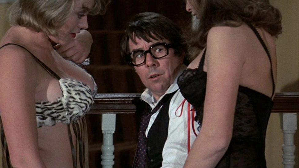 Una scena del film del '73 'Niente sesso siamo inglesi', diretto da Cliff Owen