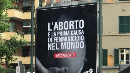I controversi manifesti antiabortisti affissi a Roma (Dire)
