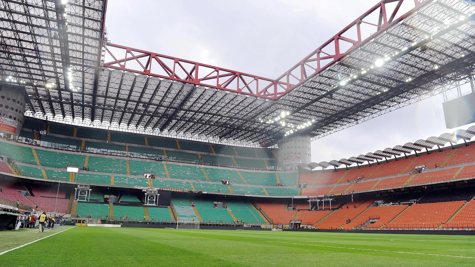 Lo stadio Meazza di Milano (Ansa)