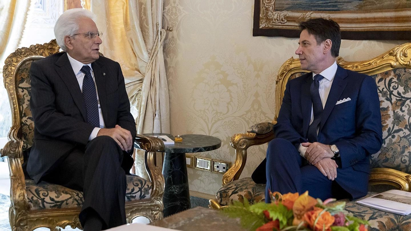 Il presidente Mattarella con il premier Conte in un'immagine d'archivio (Ansa)