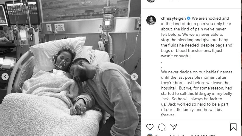 Chrissy Teigen e John Legend (dal profilo Instagram)
