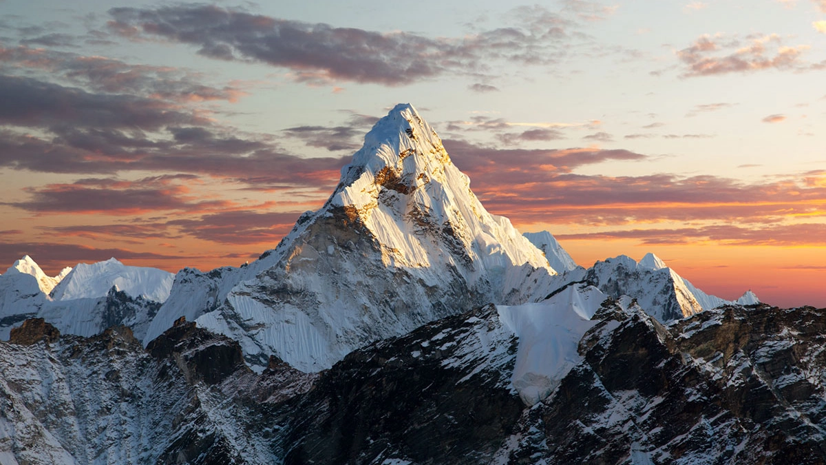 La montagna Ama Dablam, detta il Cervino dell'Himalaya