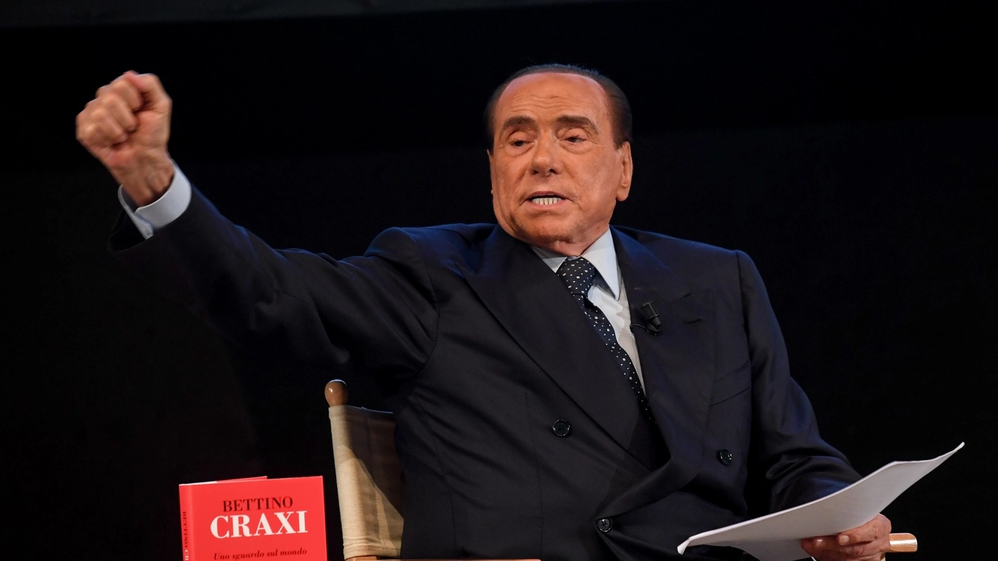 Silvio Berlusconi alla presentazione del libro di Craxi (LaPresse)