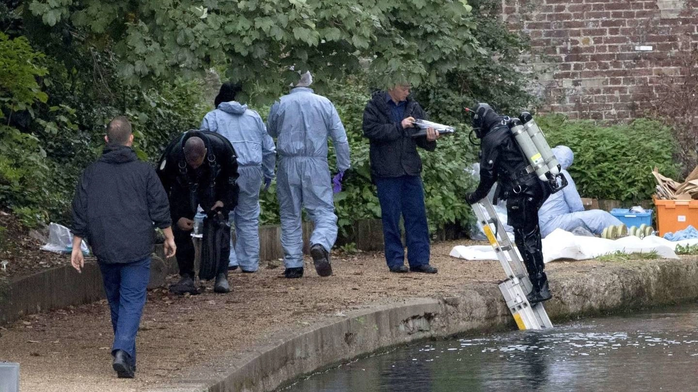 Italiano ucciso a Londra, il ritrovamento del corpo nel Regent Canal (Olycom)
