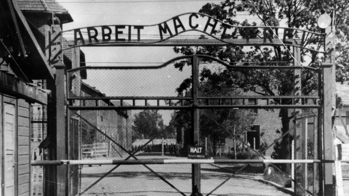 Il cancello del campo di concentramento di Auschwitz