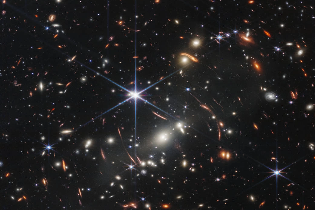 Alcune immagini inviate dal telescopio spaziale James Webb sulla Terra