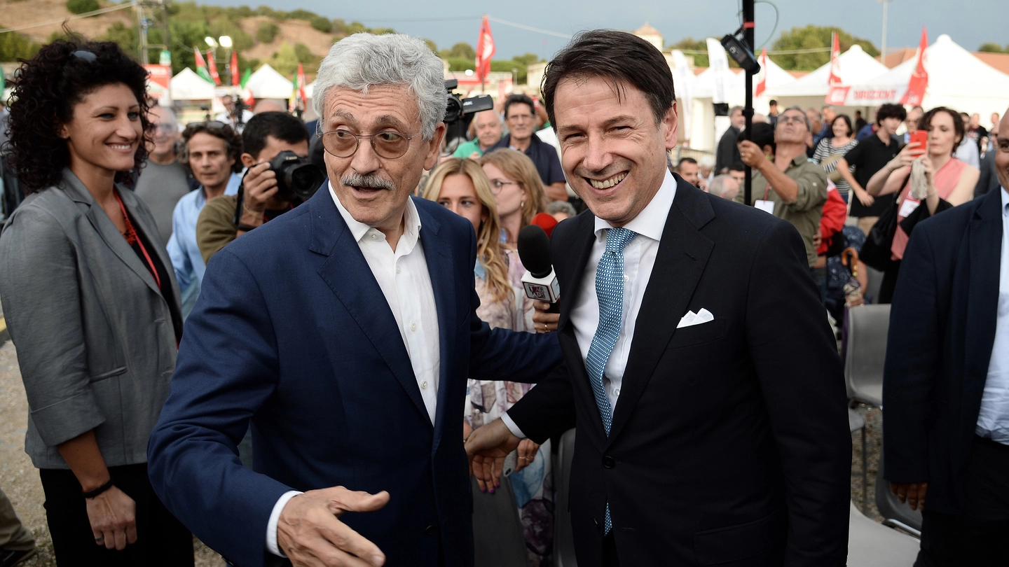 Massimo D'Alema e Giuseppe Conte alla festa di Articolo 1 (Lapresse)