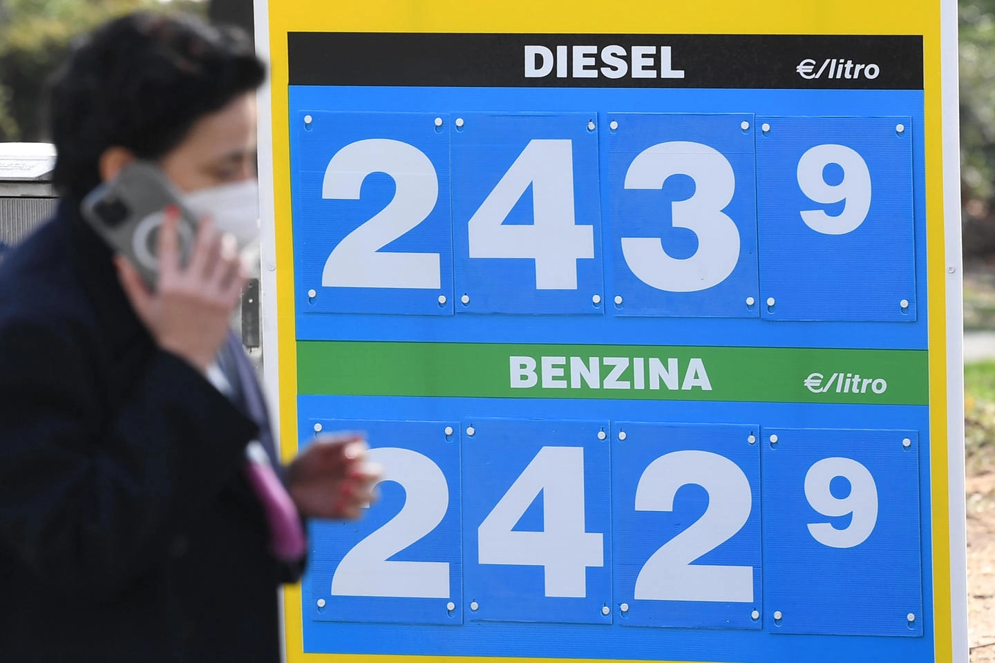 I prezzi di benzina e diesel sono schizzati a causa del taglio dello scudo sulle accise