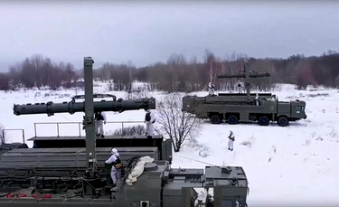 Bielorussia, arrivano le armi di Mosca. Lukashenko: “Ora abbiamo i missili ipersonici Iskander”