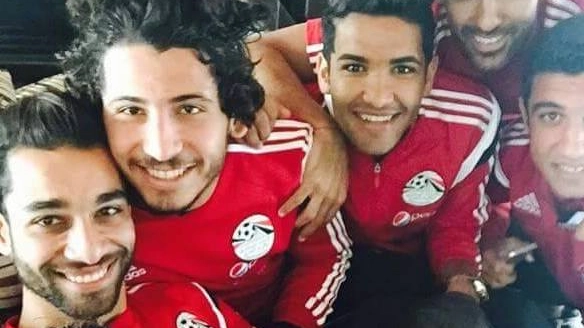 SCENE DA  UN INTERNO Salah e i suoi compagni in Nazionale