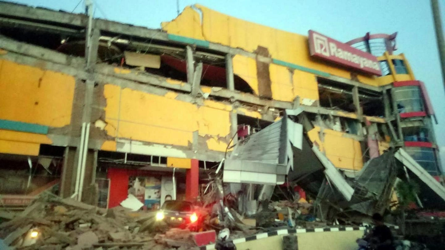 Indonesia, due forti scosse di terremoto vicino a Donggala (Ansa)