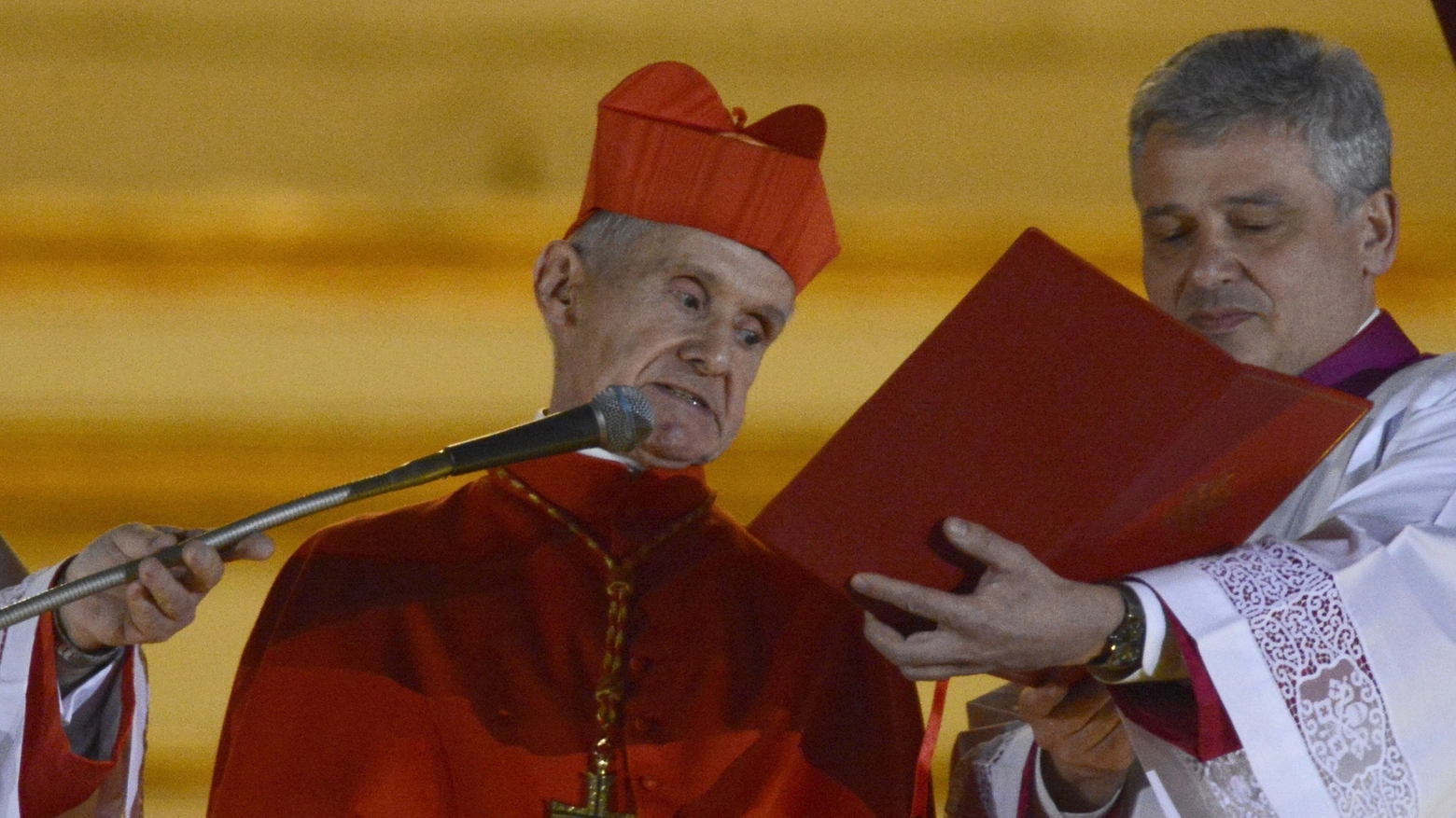 Il cardinale Jean-Louis Tauran annuncia la nomina di Bergoglio al soglio pontificio  (Reuters)
