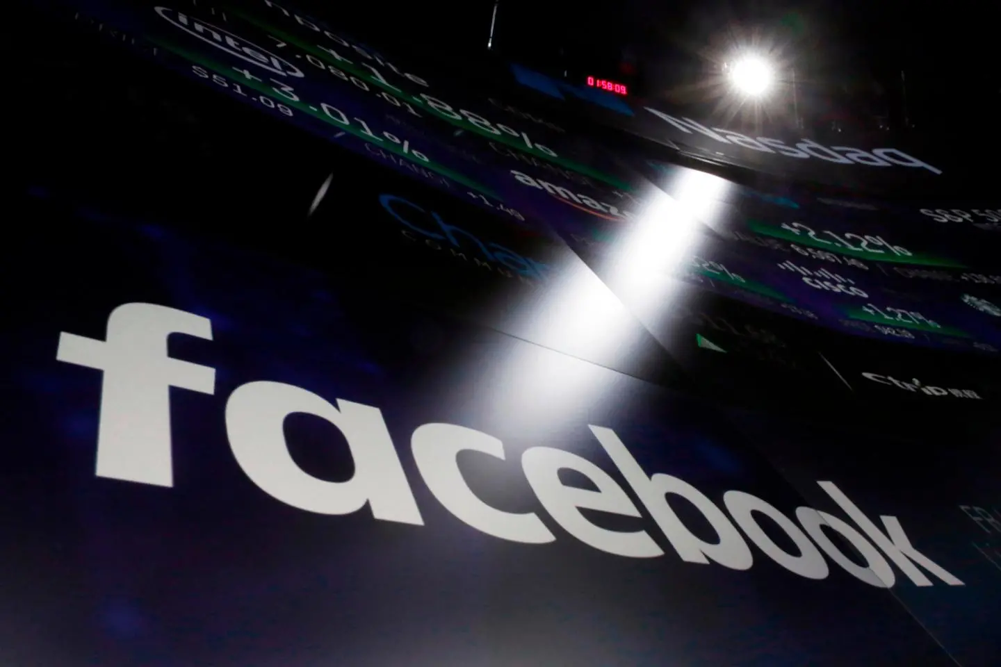 Facebook: "Oltre 200mila utenti italiani coinvolti nel caso Cambridge Analytica"