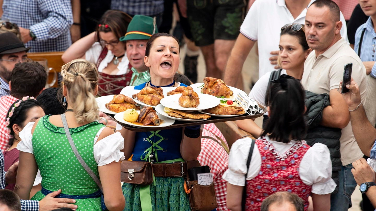 Una passata edizione dell'Oktoberfest (Ansa)