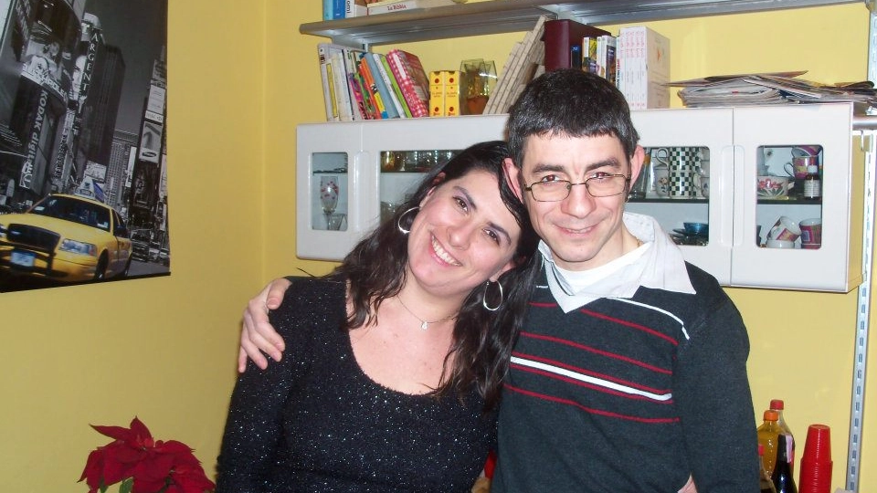 Angela Nesta con il marito Francesco in una foto su Facebook