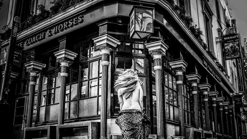 Il Coach and Horses, il primo pub nudista di Londra - Foto: coachsoho.co.uk
