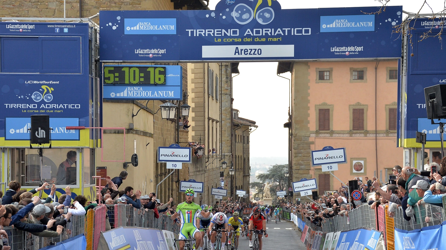 L'arrivo ad Arezzo della scorsa Tirreno-Adriatico col successo di Sagan