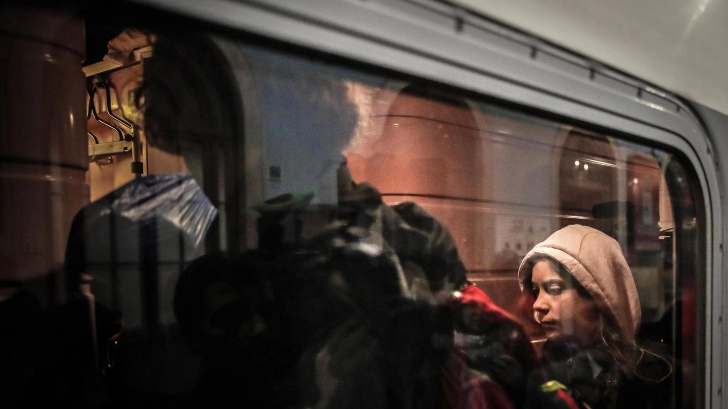 Greta Thunberg sale sul treno inquinante  tra Lisbona e Madrid (Ansa)
