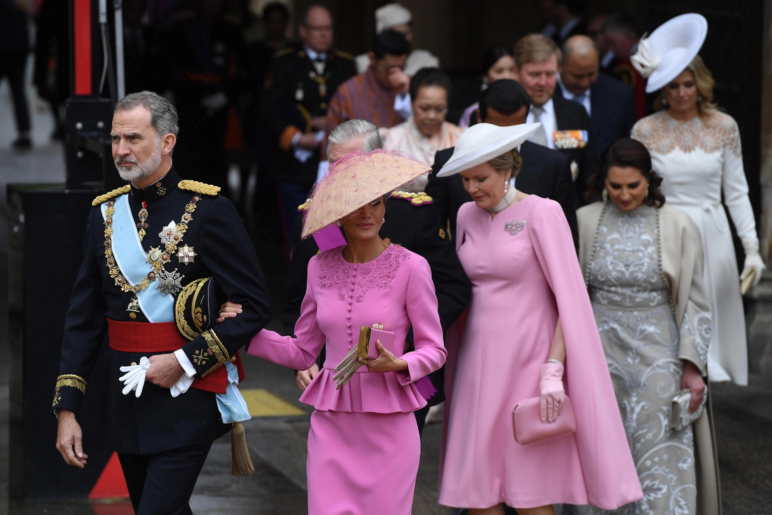 epa10611764 (L-R) King Felipe VI of Spain and Queen Letizia are followed by Belgian King Philippe (hidden) and Queen Mathilde as they arrive for the Coronation of Britain's King Charles III and Queen Camilla at Westminster Abbey in London, Britain, 06 May 2023. Coronations of British Kings and Queens have taken place at Westminster Abbey for the last 900 years. The service will be attended by around 100 heads of state from around the world.  EPA/Andy Rain