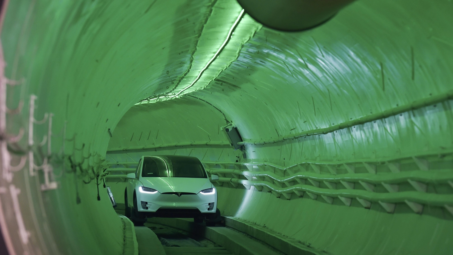 La Tesla entra nel tunnel