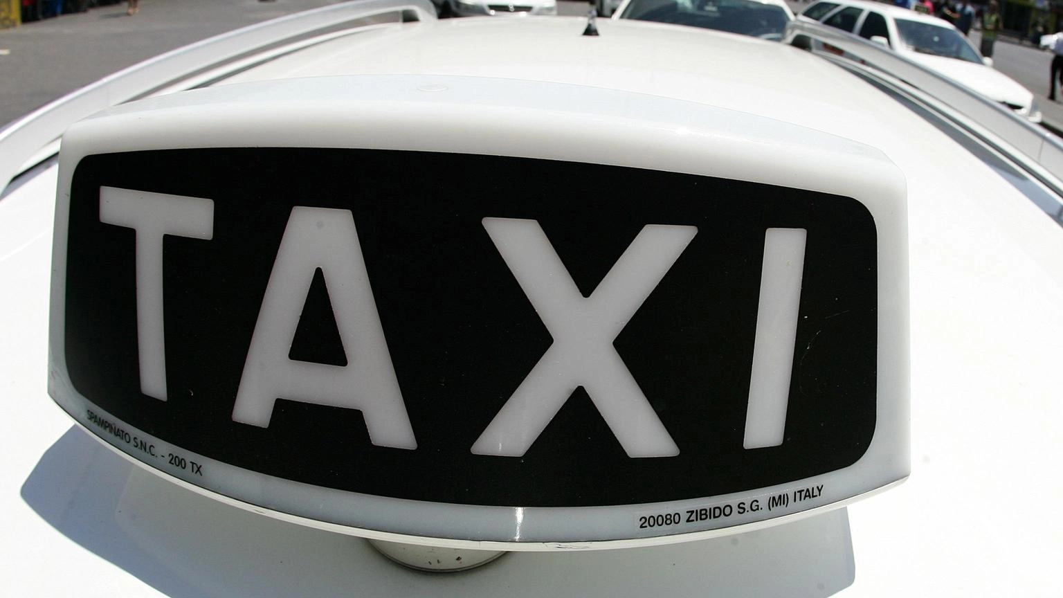 L'Antitrust richiama Roma, Milano e Napoli sui taxi