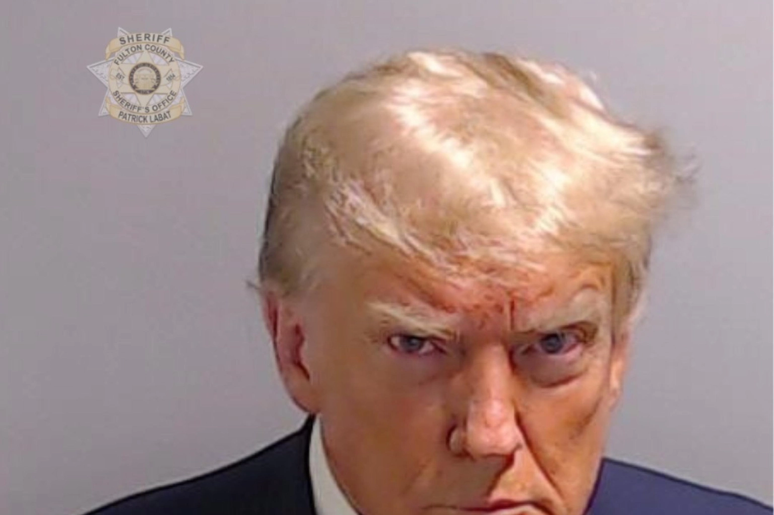 Donald Trump usa la sua foto segnaletica come arma elettorale