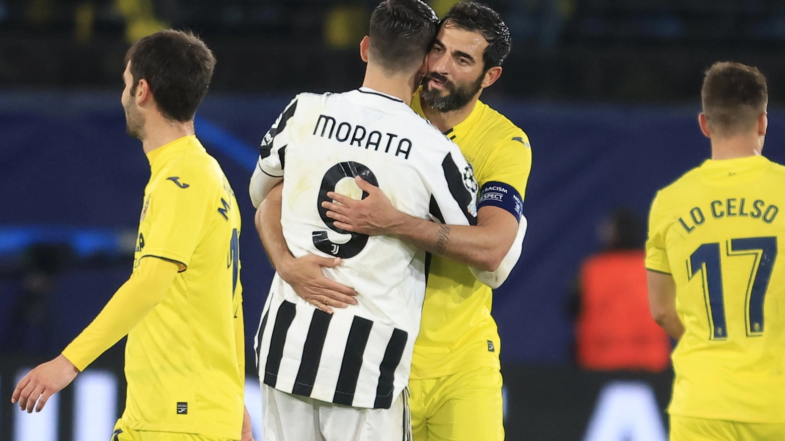 L'abbraccio fra Morata e Albiol durante il match d'andata