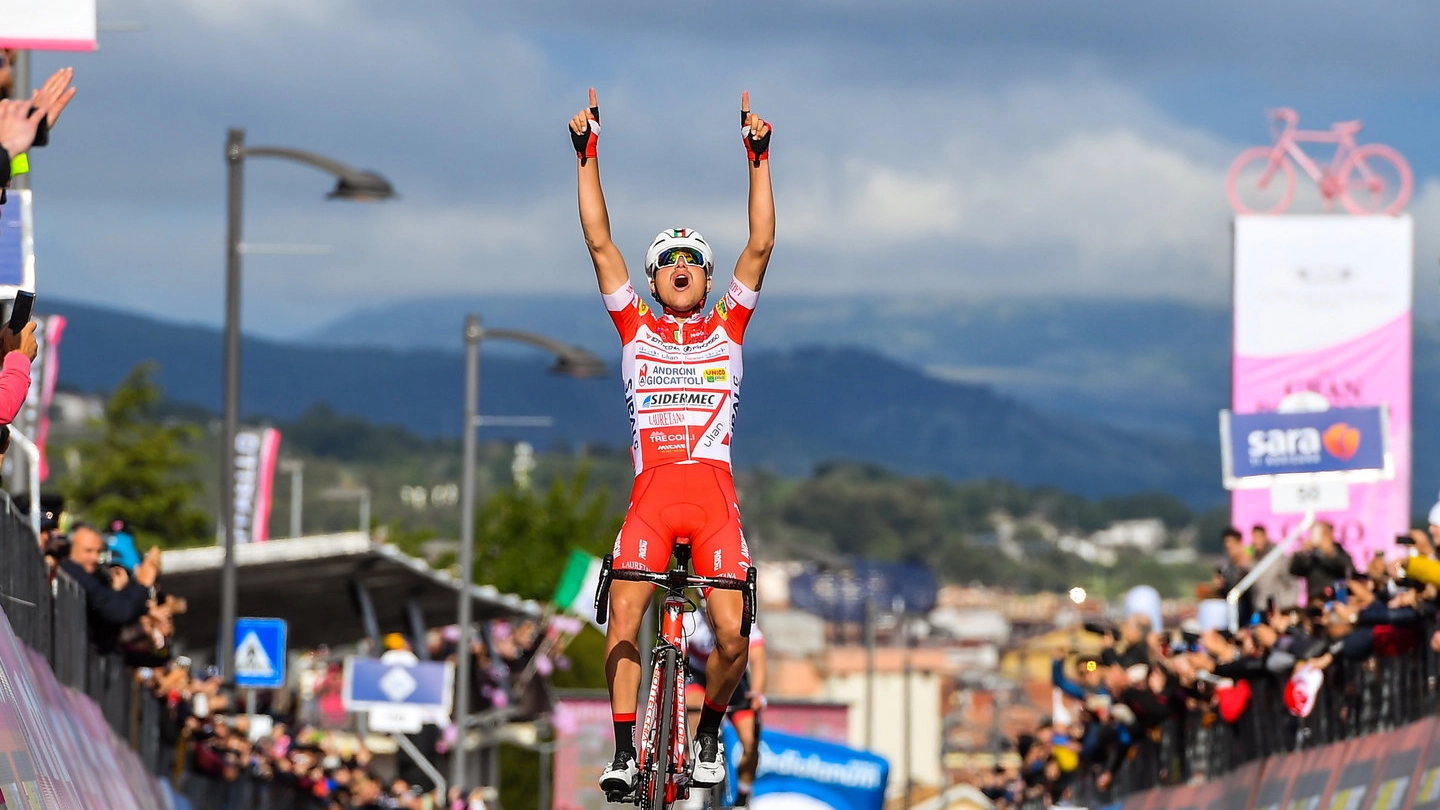 Giro d'Italia, Fausto Masnada all'arrivo (LaPresse)