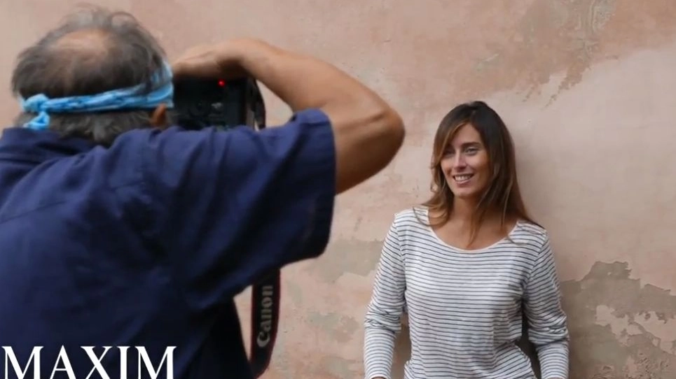 Maria Elena Boschi fotografata da Oliviero Toscani nel video promo su Maxim